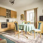 Daire Haus Alpenruhe