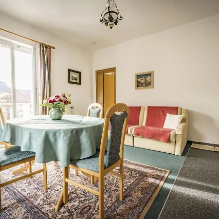 Haus Alpenruhe *