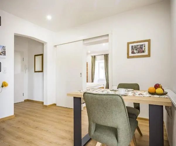 Haus Alpenruhe Apartamento *